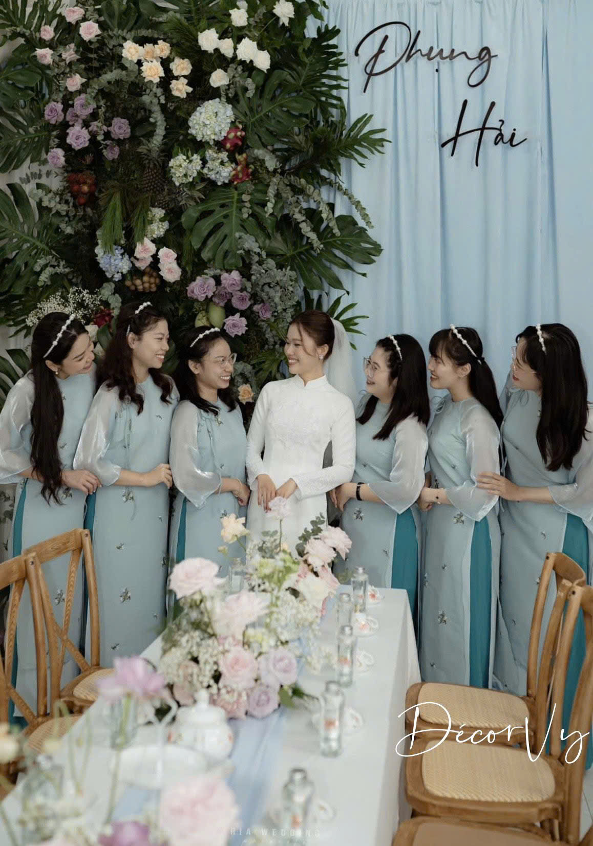 Dịch vụ cho thuê người bưng quả cưới kèm đồng phục Xanh dương nhạt