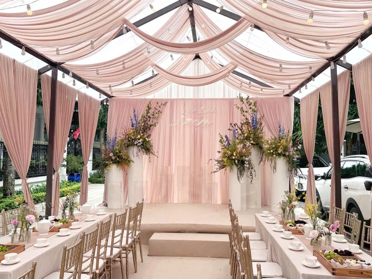 Rạp cưới dựng hệ khung theo diện tích thực tế tông Hồng Nude