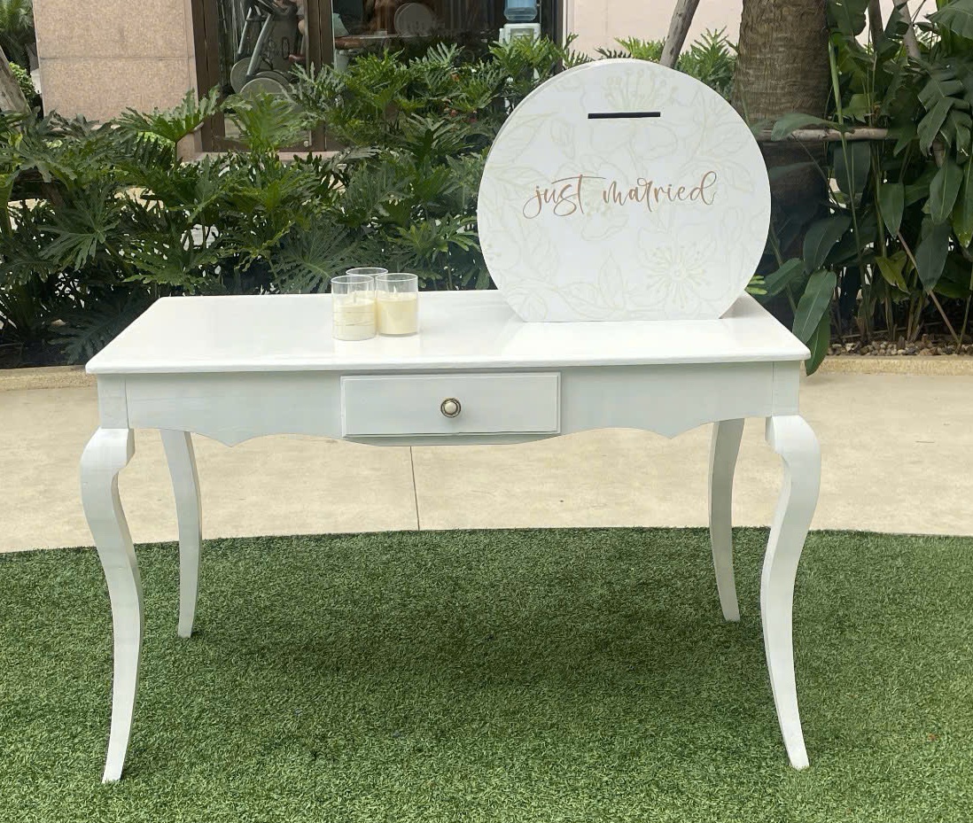 Cho thuê Bàn decor phong cách Cổ điển 