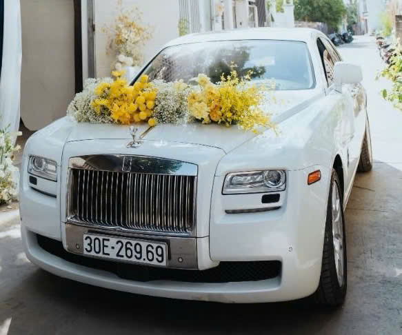 Xe hoa Trắng phối hoa vàng sang trọng đẳng cấp