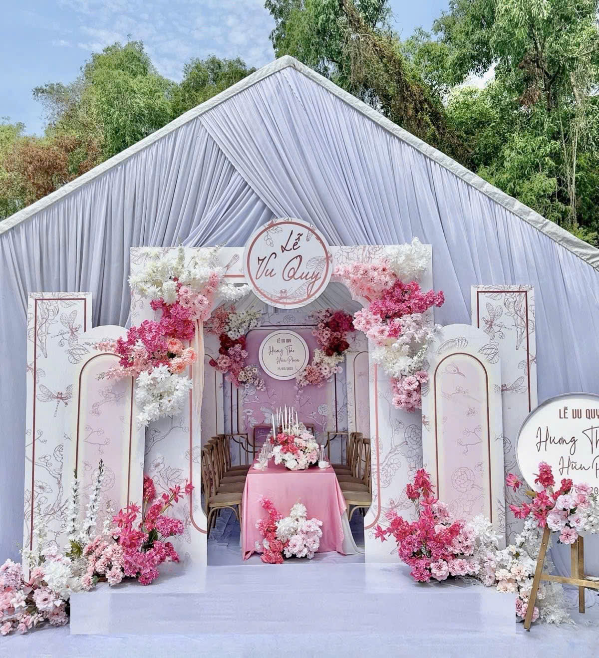 Rạp cưới Tông trắng phối cổng Hồng nổi bật 