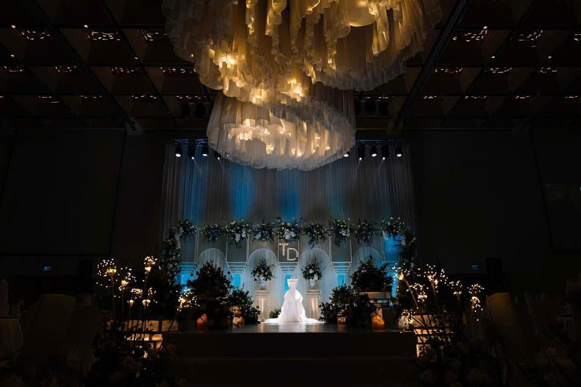 Trang trí Nhà hàng cưới mix White 